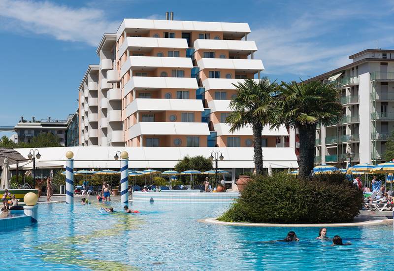 Parco piscine Aparthotel Holiday